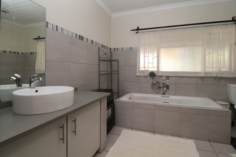 4 Bedroom Property for Sale in Doringkruin North West